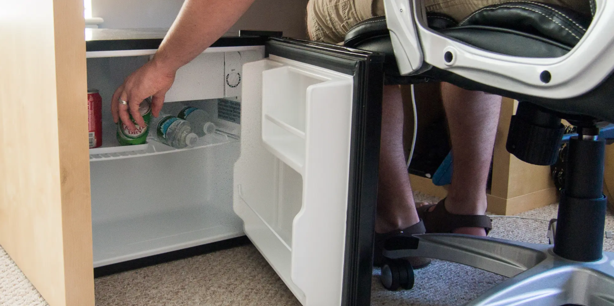 7 Best Mini Fridges for Small Spaces